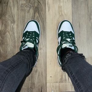 Michigan dunks low top